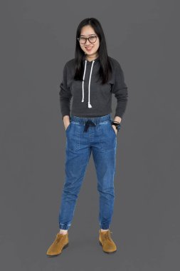 kadın stüdyoda poz