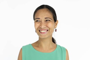 kadın stüdyoda poz 