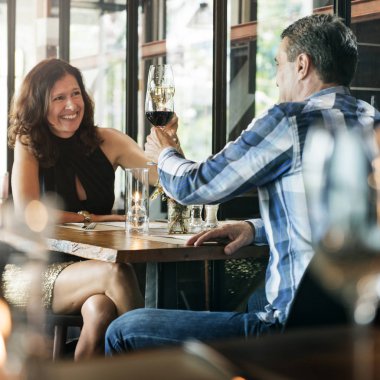 Romantik randevusu olan çift. 