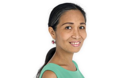 kadın stüdyoda poz 