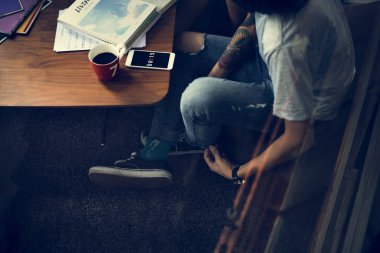 Adam kahve molası var 