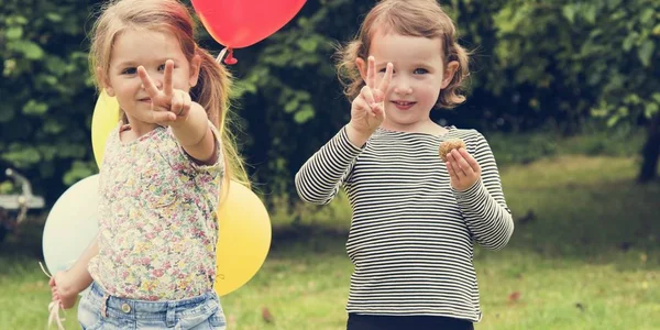 Copii la petrecerea de aniversare — Fotografie, imagine de stoc