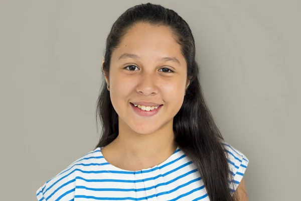 Sorrindo menina asiática no estúdio th — Fotografia de Stock