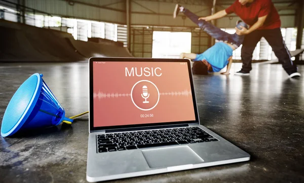 Open laptop with breakdancers — Stock Photo, Image