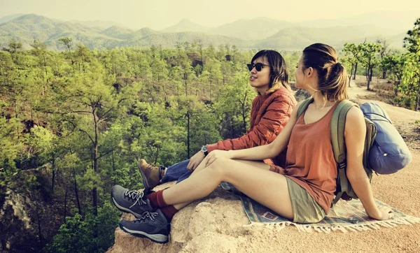 Casal feliz de viajantes — Fotografia de Stock