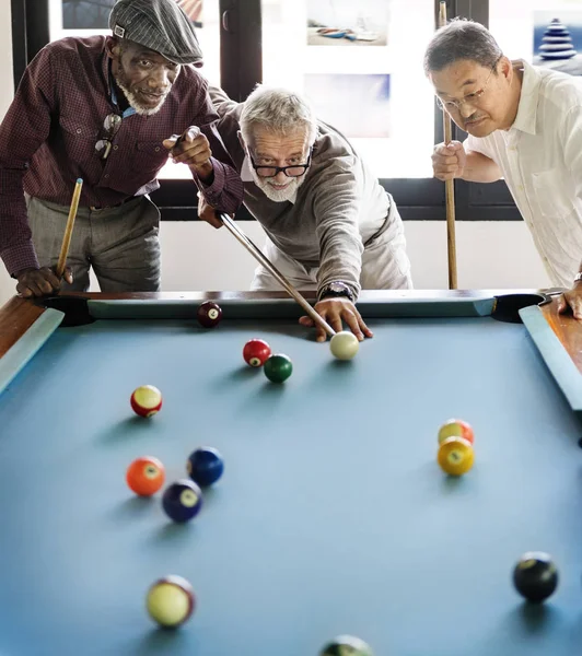 Friends Playing Billiard — Stock Photo, Image