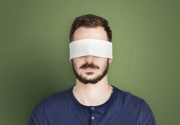 Homem bonito com olhos cobertos — Fotografia de Stock