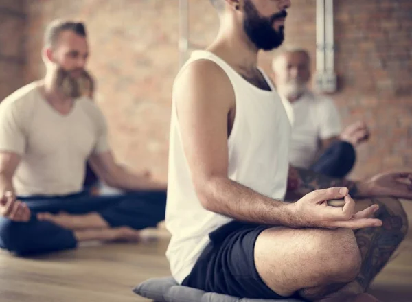 Mensen doen joga — Stockfoto