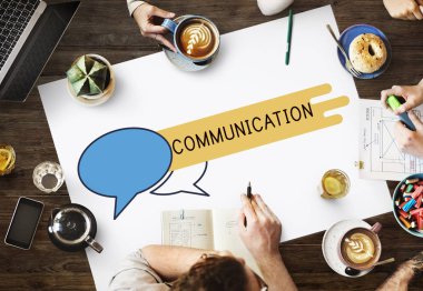 toplantıda çeşitli insanlar