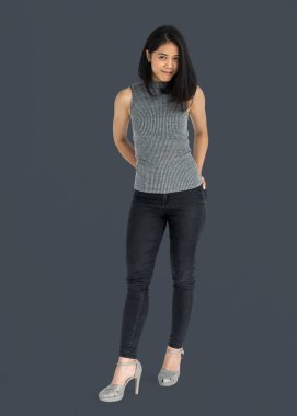  Asyalı kadın stüdyoda poz 