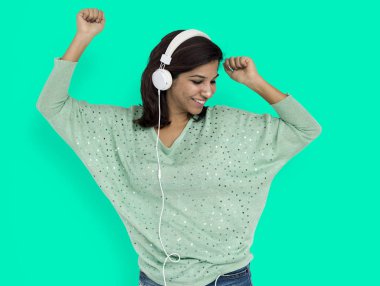 kadın stüdyoda poz