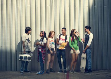 Çeşitli gençler iyi eğlenceler