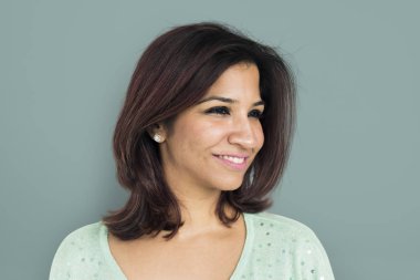 kadın stüdyoda poz