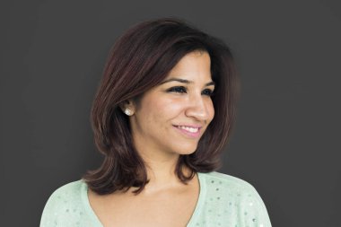 kadın stüdyoda poz