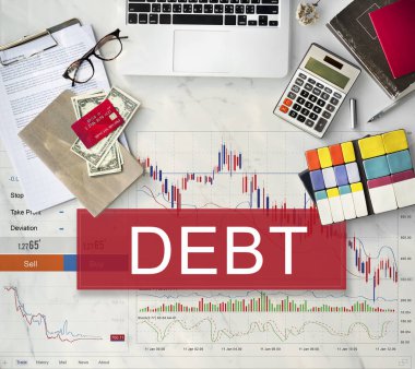 İleti örneği ve laptop üstünde okul sırası