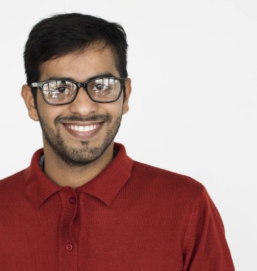 gülümseyen Hint elbise adam 