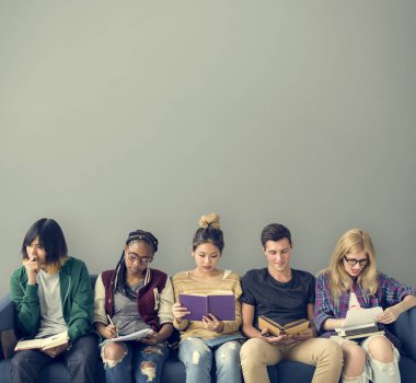 Öğrenciler birlikte öğrenme