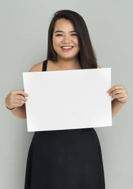 kadın stüdyoda poz