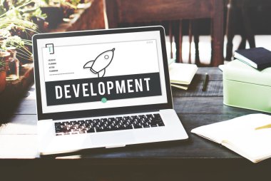 Tablo kavramı üstünde laptop  