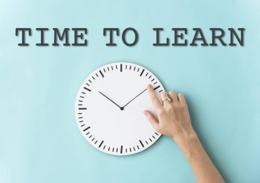 İzle ok tutan kadın