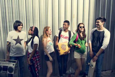 Çeşitli gençler iyi eğlenceler