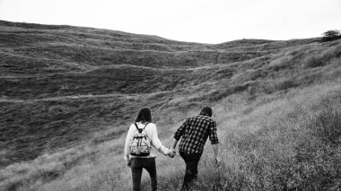 genç bir çift Dağları