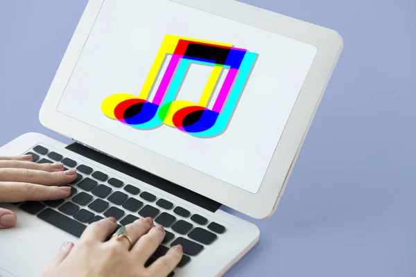 Woman typing on laptop keyboard — Stock Photo, Image