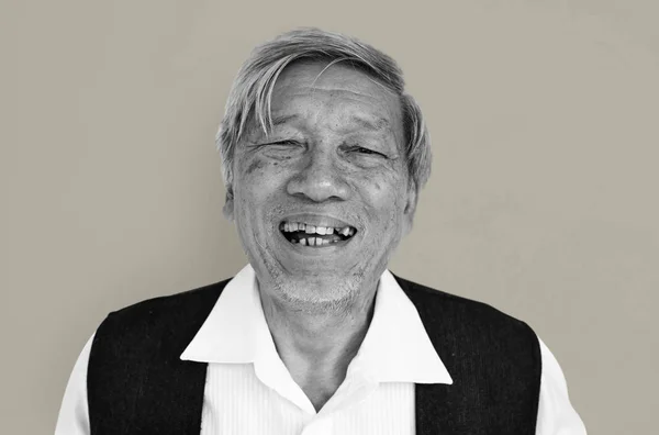 Lachende Senior Aziatische Man — Stockfoto