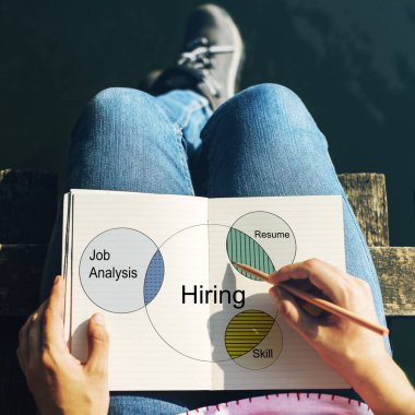 Günlüğe yazan kadın