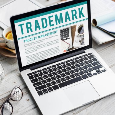 bilgi ile çalışan dizüstü bilgisayar