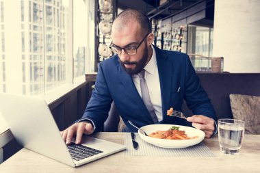 Kafede iş iş kişi