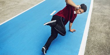 adam dans breakdance