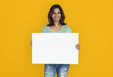 kadın stüdyoda poz