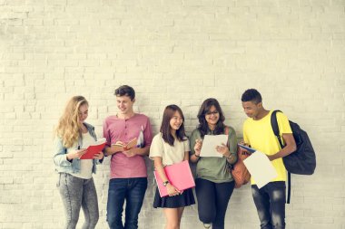 Farklı öğrencilerin öğrenim açık havada