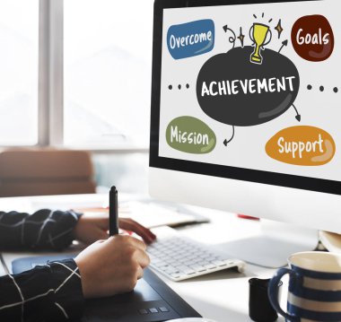 insan bilgisayar üzerinde çalışan 