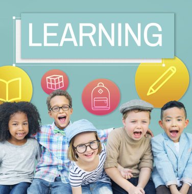 Neşeli çocuk sahibi eğlenceli