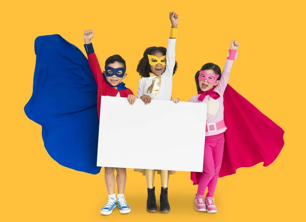 Bambini in costume supereroi — Foto Stock