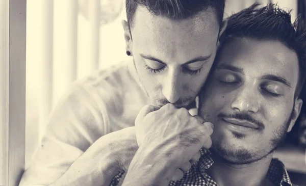 Baciare gay coppia — Foto Stock