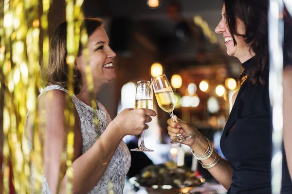 Cheerful people drinking champagne — Stock Photo, Image