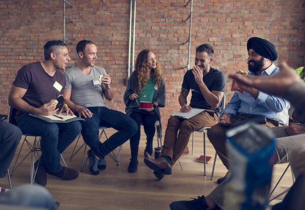 Персоналии: Встреча в офисе
