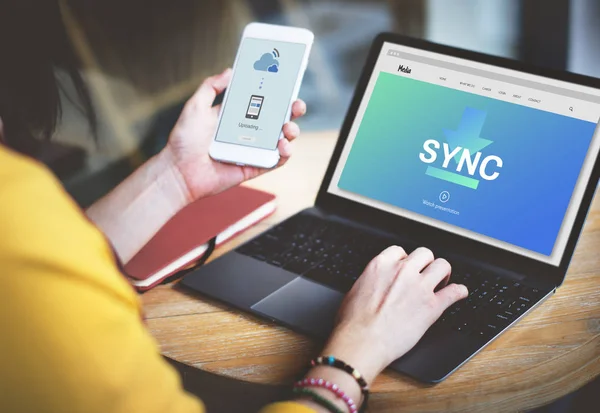 Young woman using laptop — Stock Photo, Image