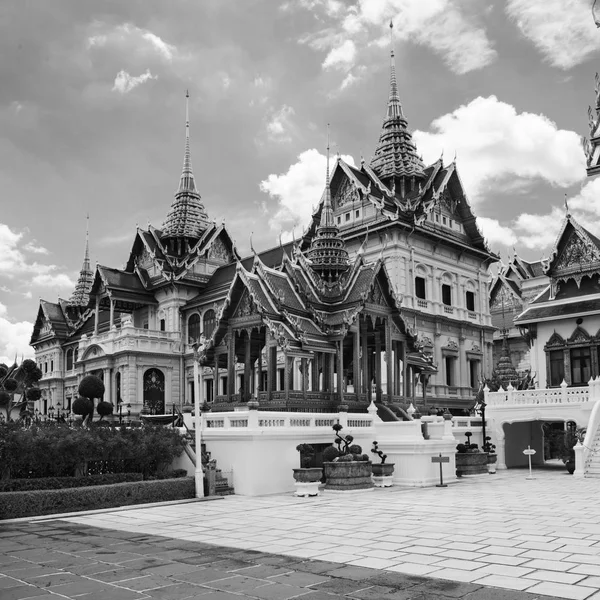 Świątyni buddyjskiej w stylu tajski — Zdjęcie stockowe