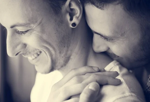 Glückliches homosexuelles Paar zusammen — Stockfoto