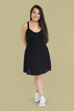 kadın stüdyoda poz