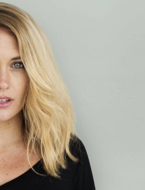 Sarışın çekici Bayan