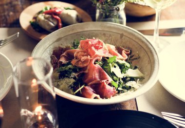 pastırma plaka ile lezzetli salata