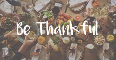 Tablo ile lezzetli yemekler servis