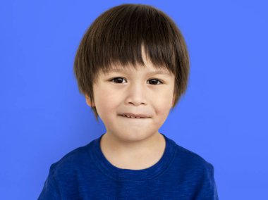 Asyalı çocuk Studio poz 