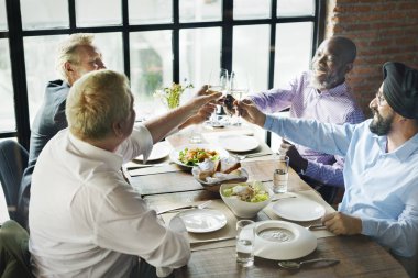 İş insanlar yemek ve içme