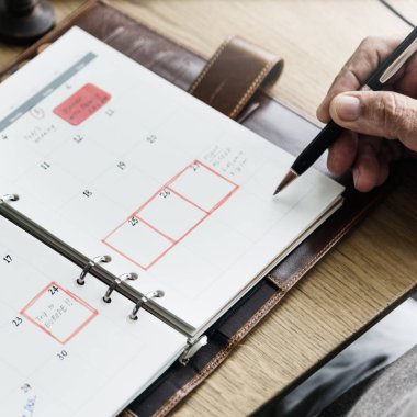 kağıt üzerine işadamı yazılı notlar